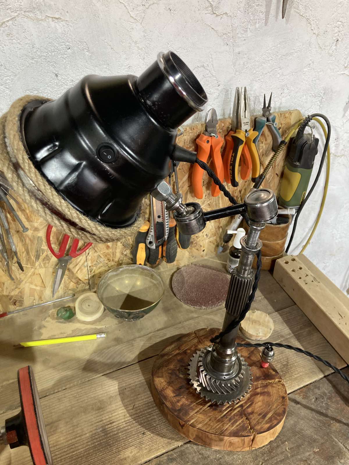 Table lamp
